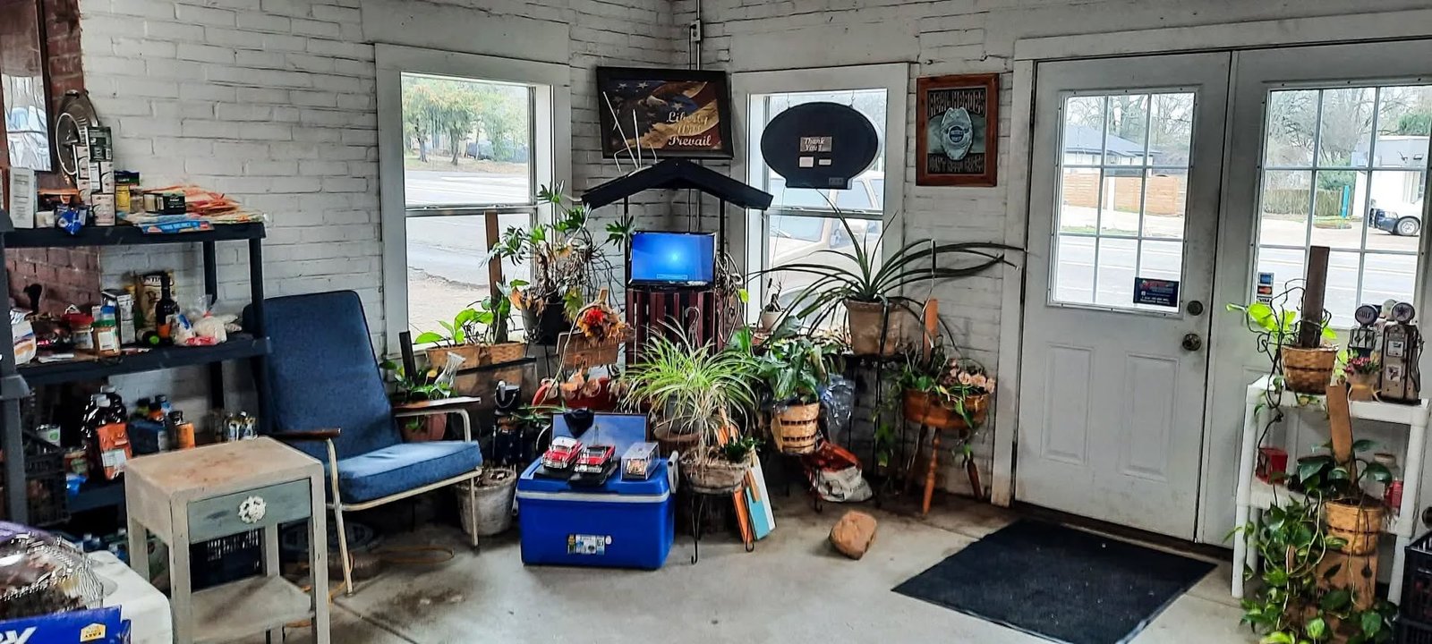 B & G Automotive entrance and customer area